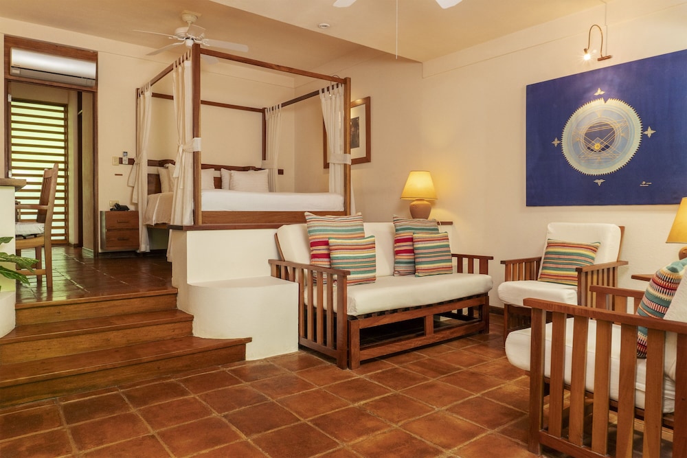 Hotel Capitan Suizo 56/75