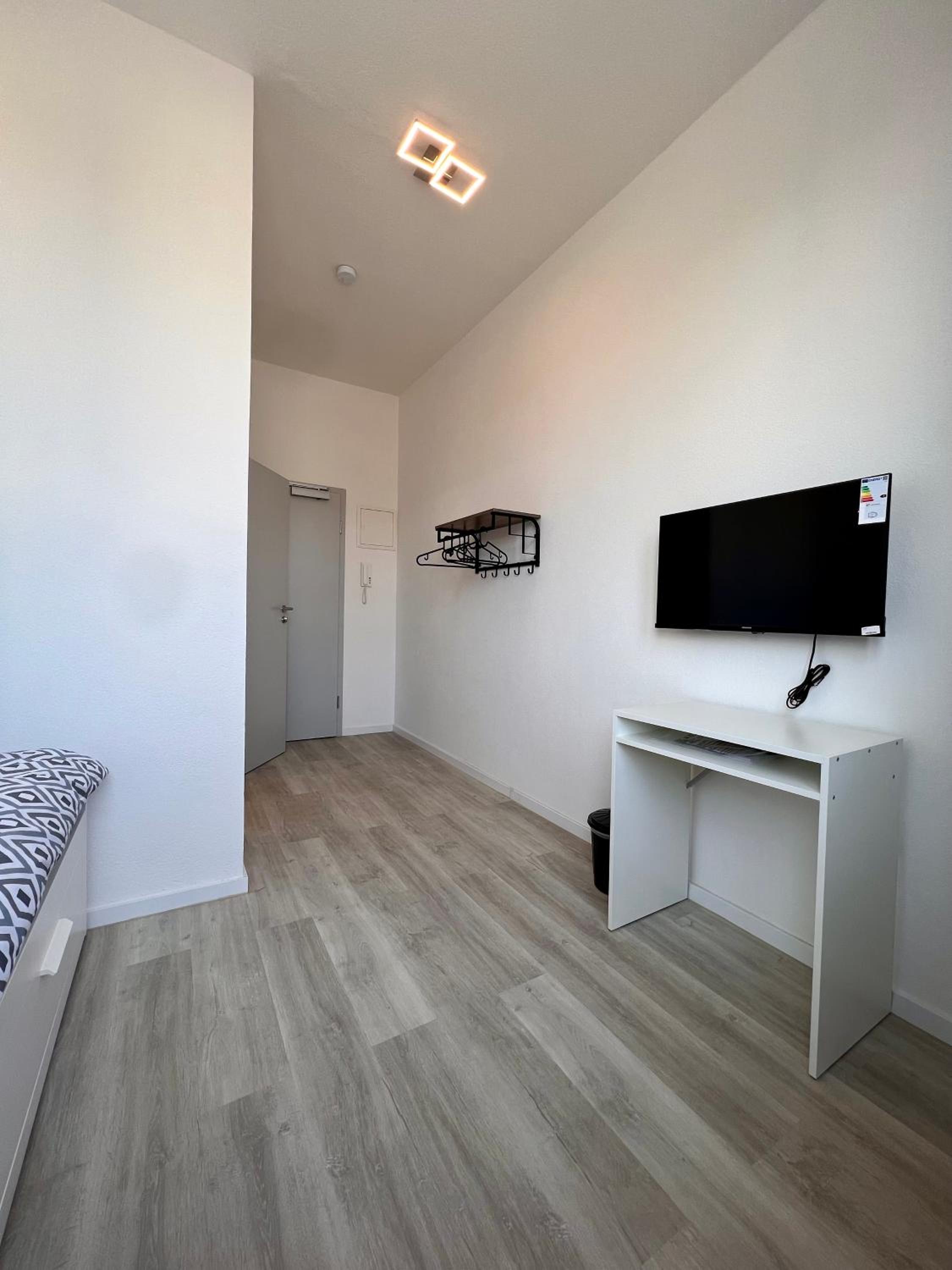 Nujen - Hotel und Apartment Stuttgart Zuffenhausen 15/25