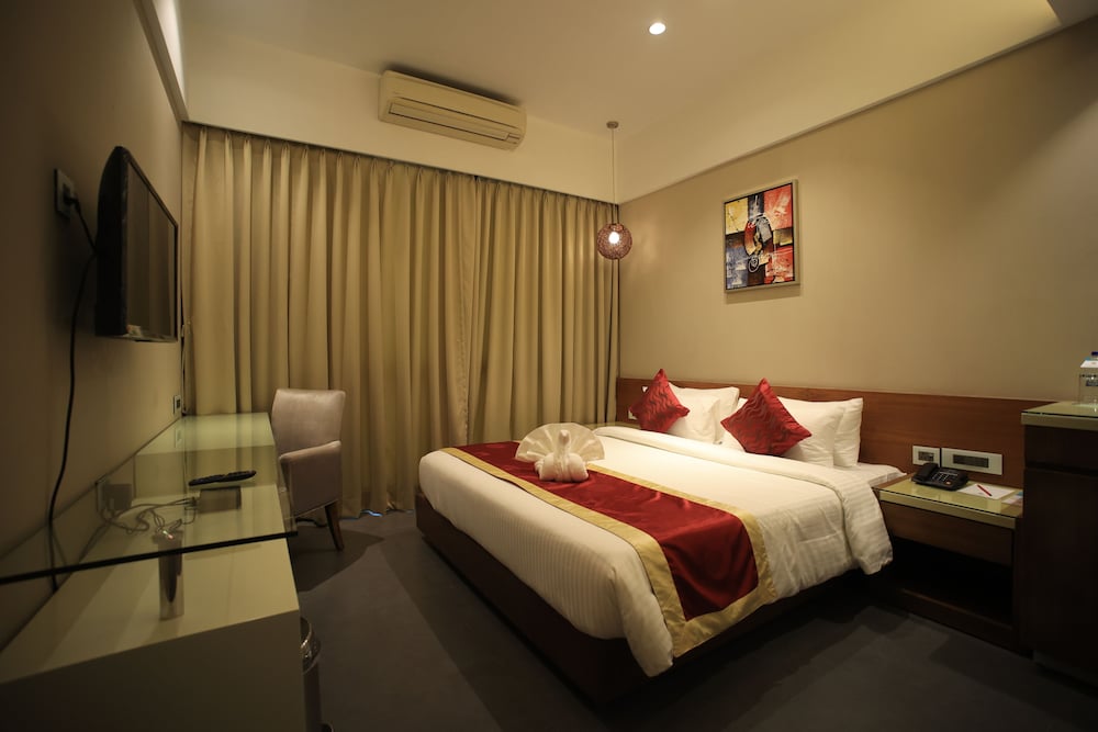 The Byke Delotel, Borivali 5/39