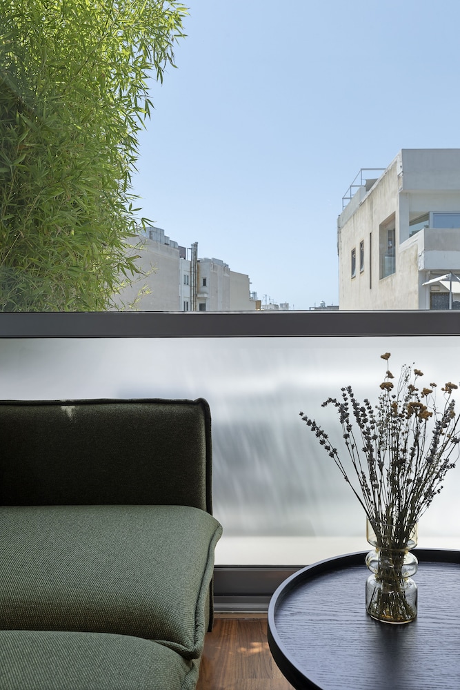 The Athenians Art Apartments 41/50