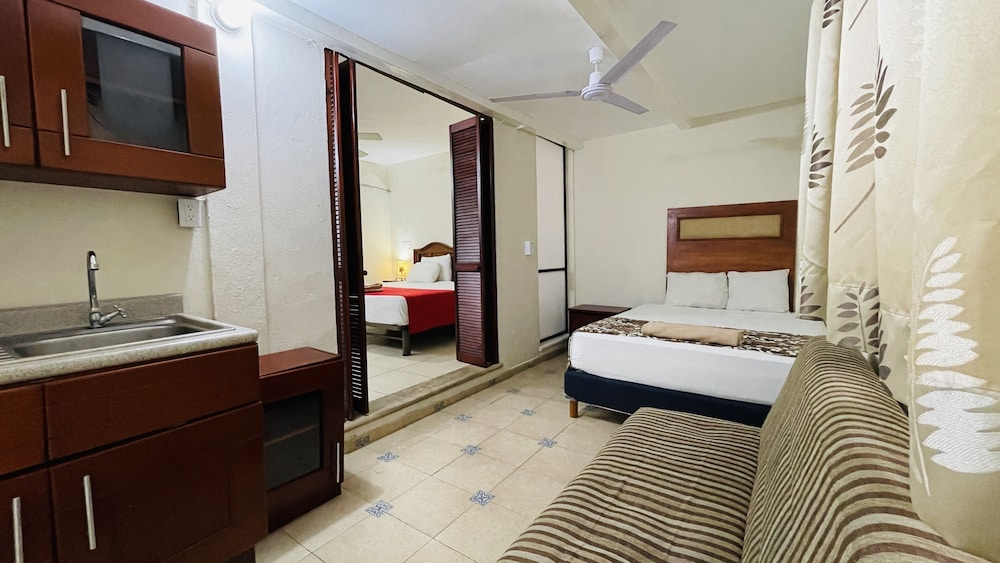 HOTEL PLAYA DEL KARMA 52/54