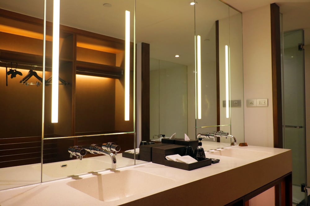HANSAR BANGKOK 25/83