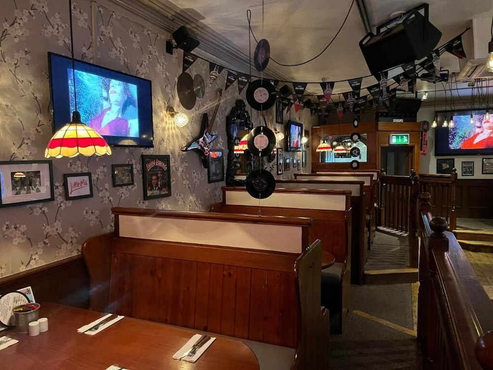 The White Hart Hotel 1/17