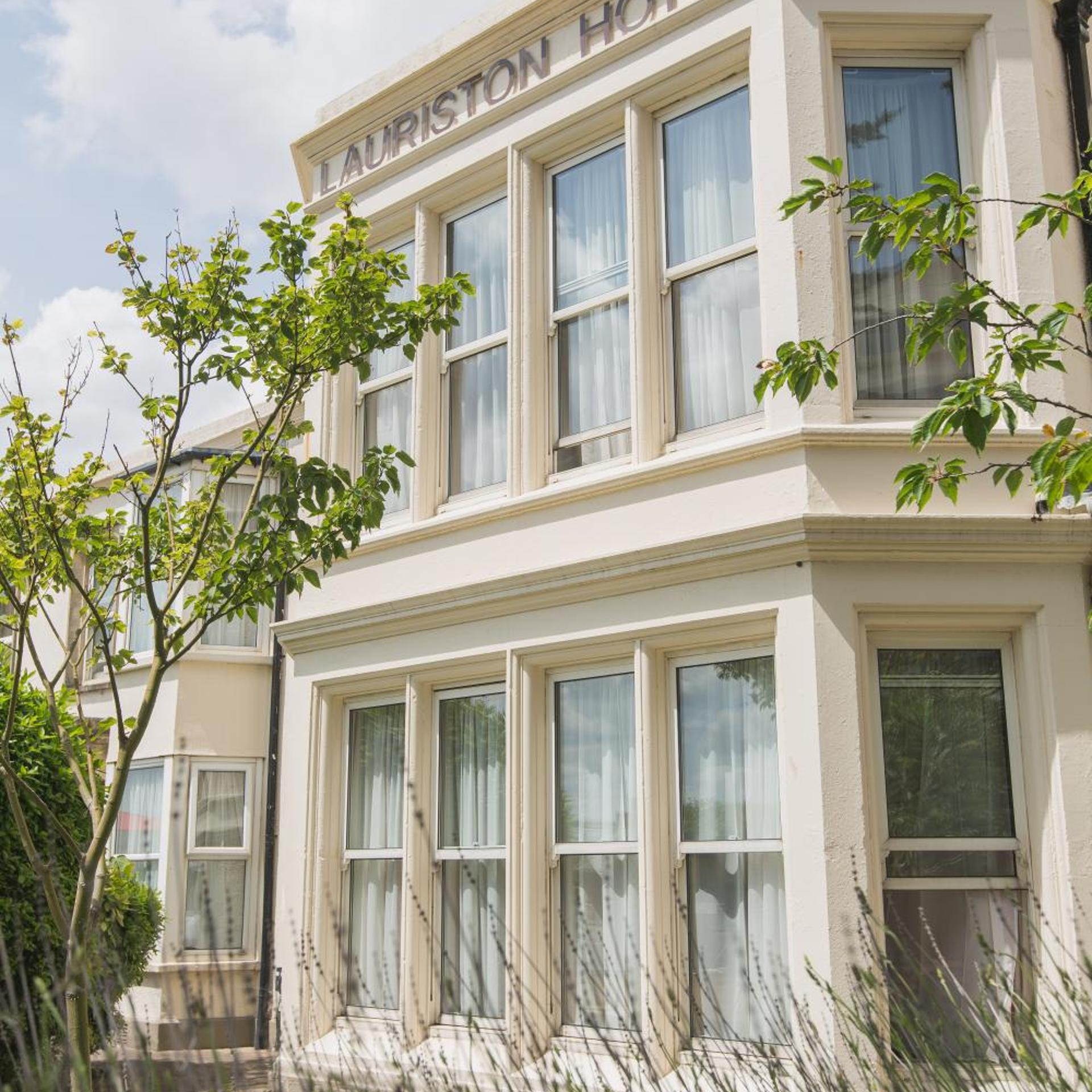 Lauriston Hotel 4/60