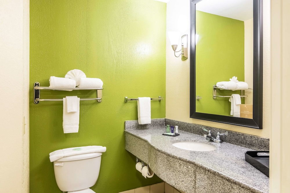Comfort Inn Emporia 12/34