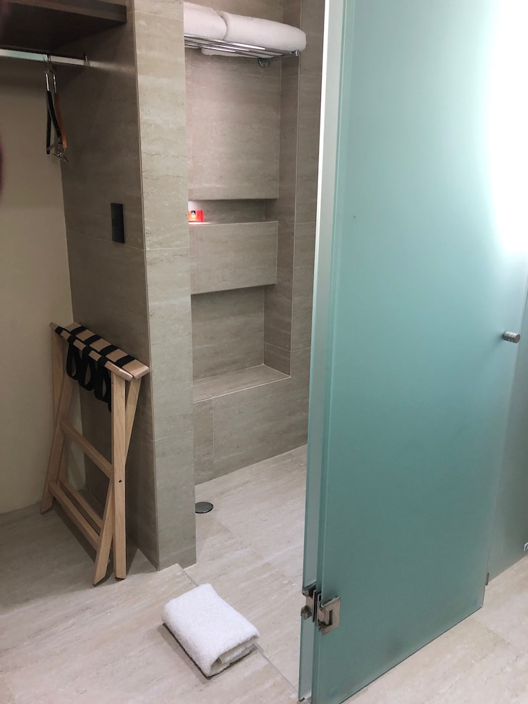 Mc Suites Reforma 17/18