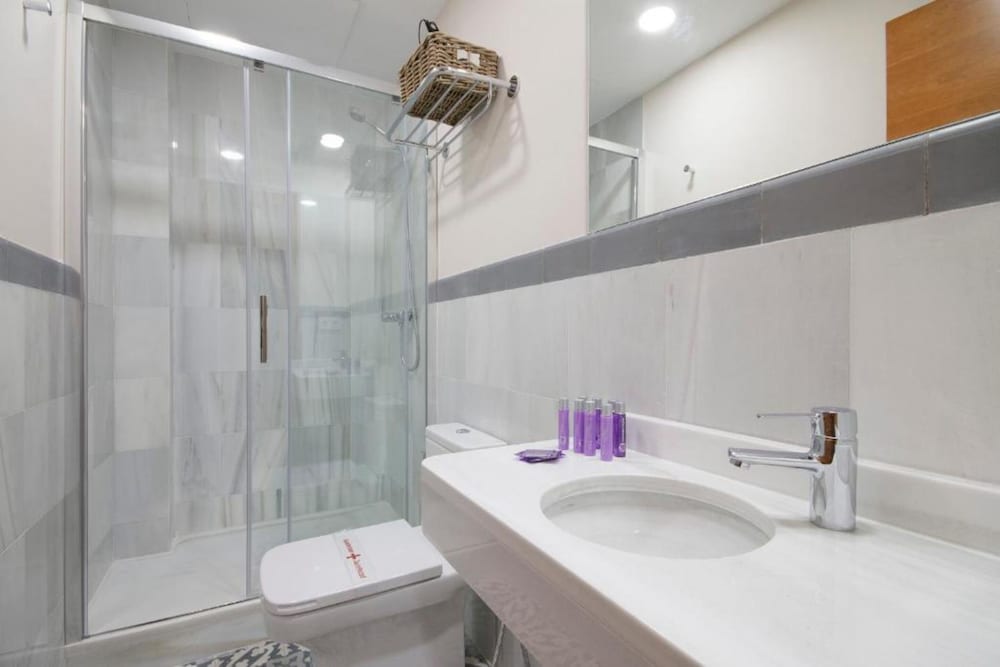 Habitat Suites Gran Via 17 63/65