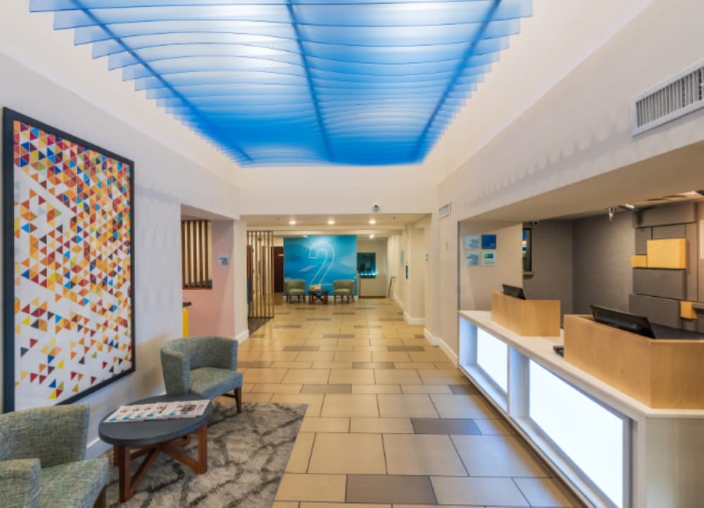 Holiday Inn Express & Suites Nashville - Brentwood I-65 33/40