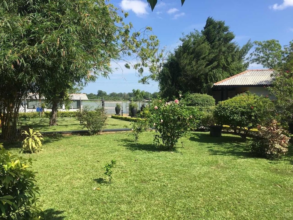 Flower Garden Lake Resort 38/50
