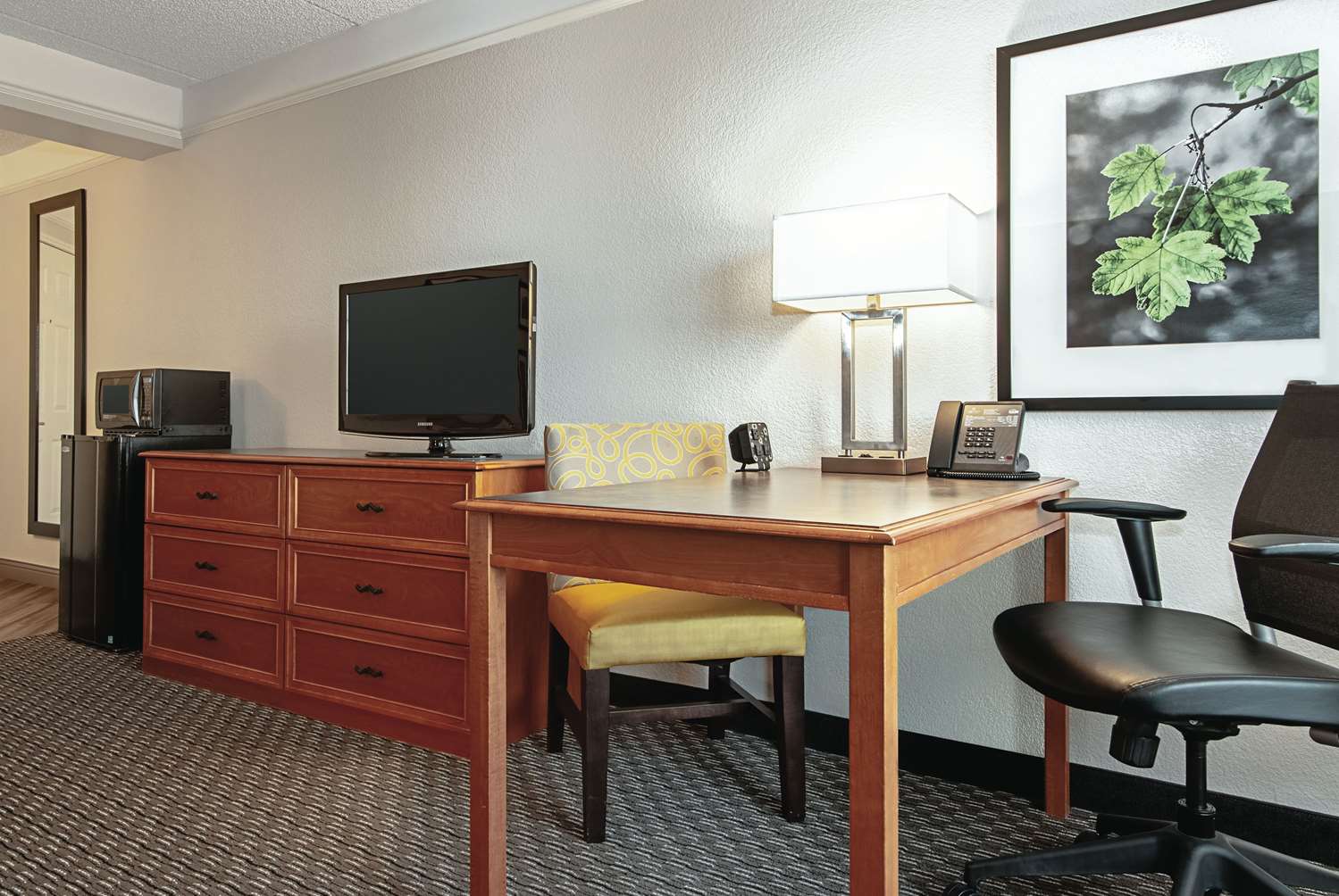 La Quinta Inn & Suites by Wyndham Ontario Airport 49/58