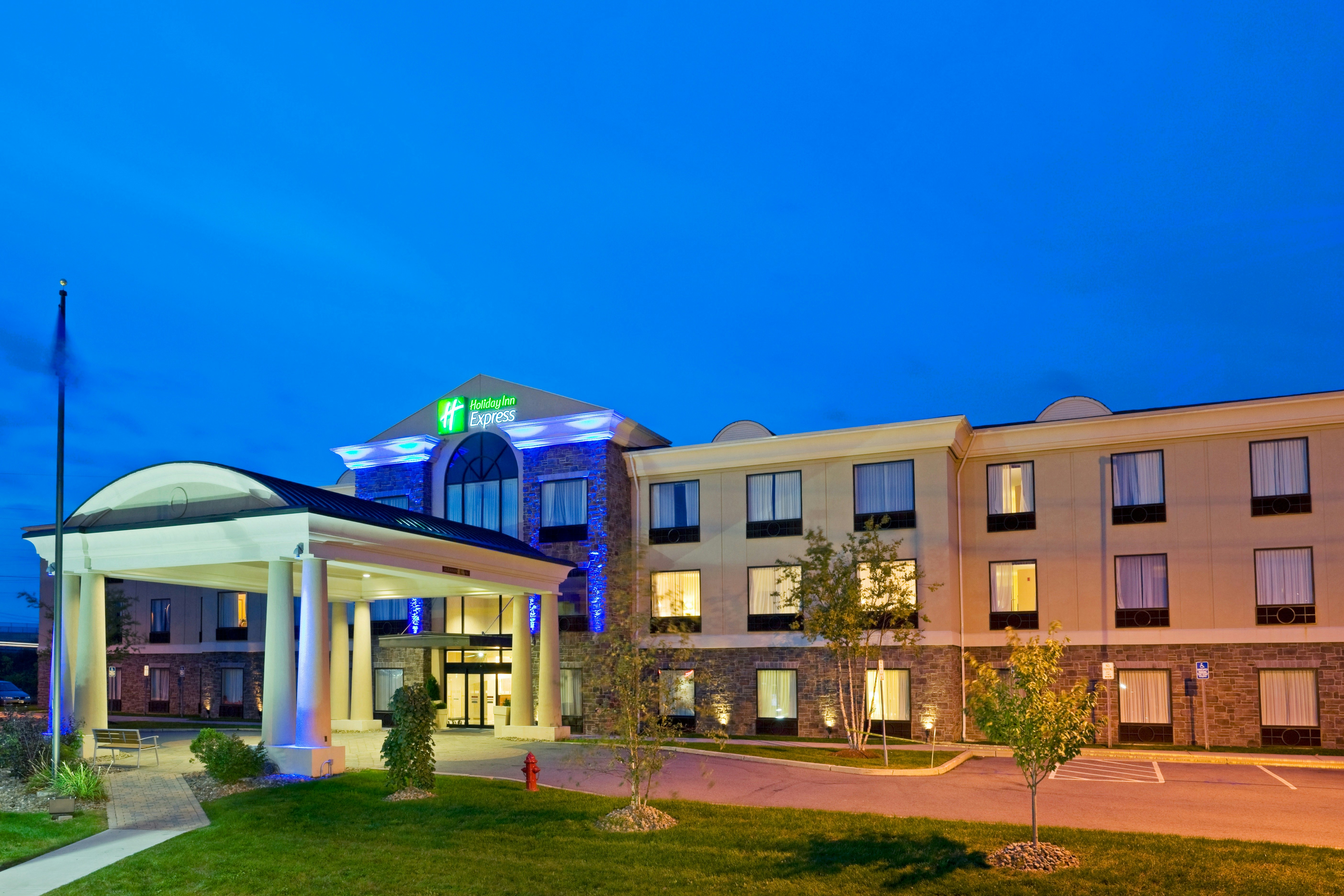 Holiday Inn Express Hotel and Suites Chester-Monroe-Goshen 8/72
