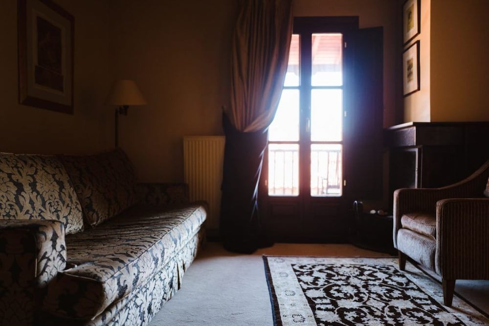 Junior Suite, Queen Bed, Sofa, TRIKOLONION COUNTRY 2/3