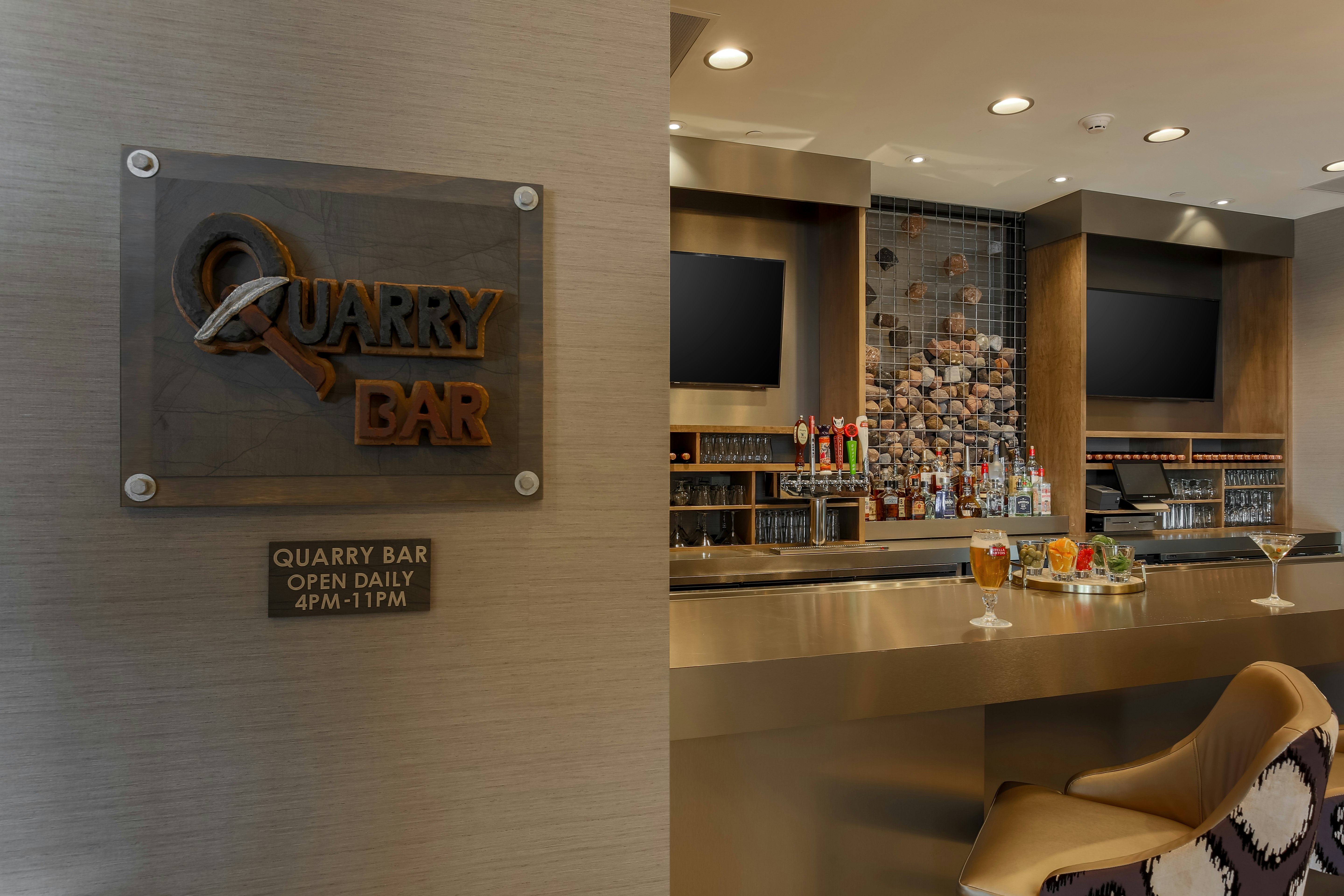 DOUBLETREE BY HILTON EVANSVILLE 63/74