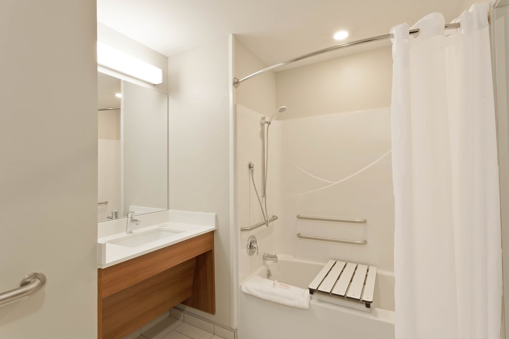 Microtel Inn & Suites By Wyndham Windham 9/41
