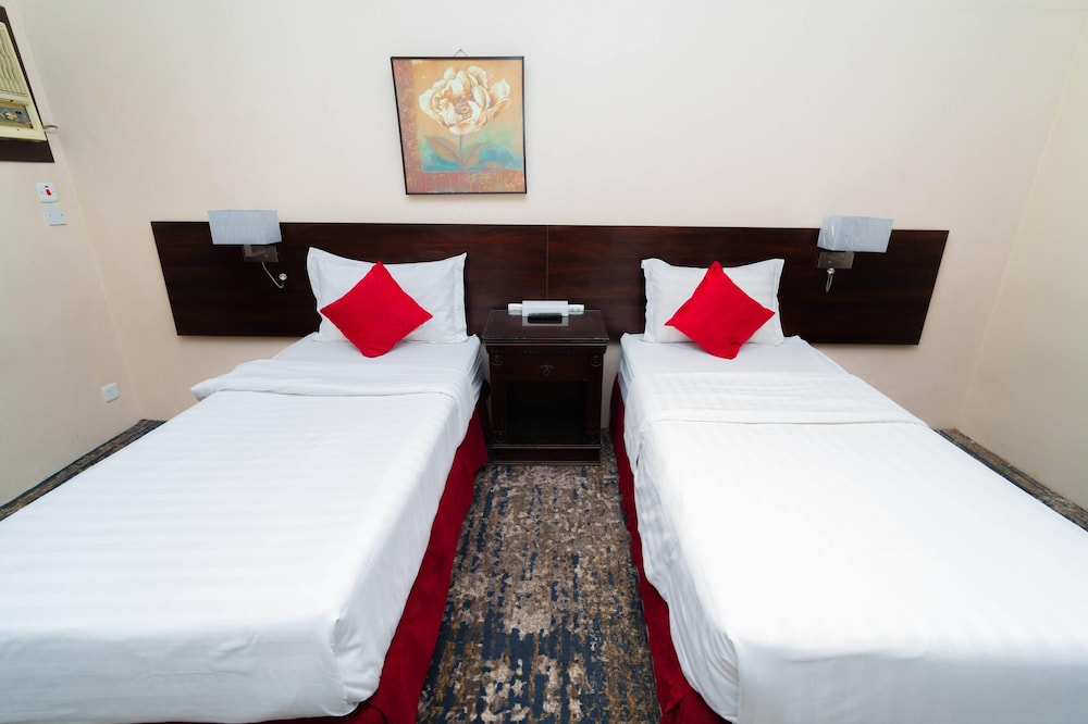 ROOM, TWIN BEDS