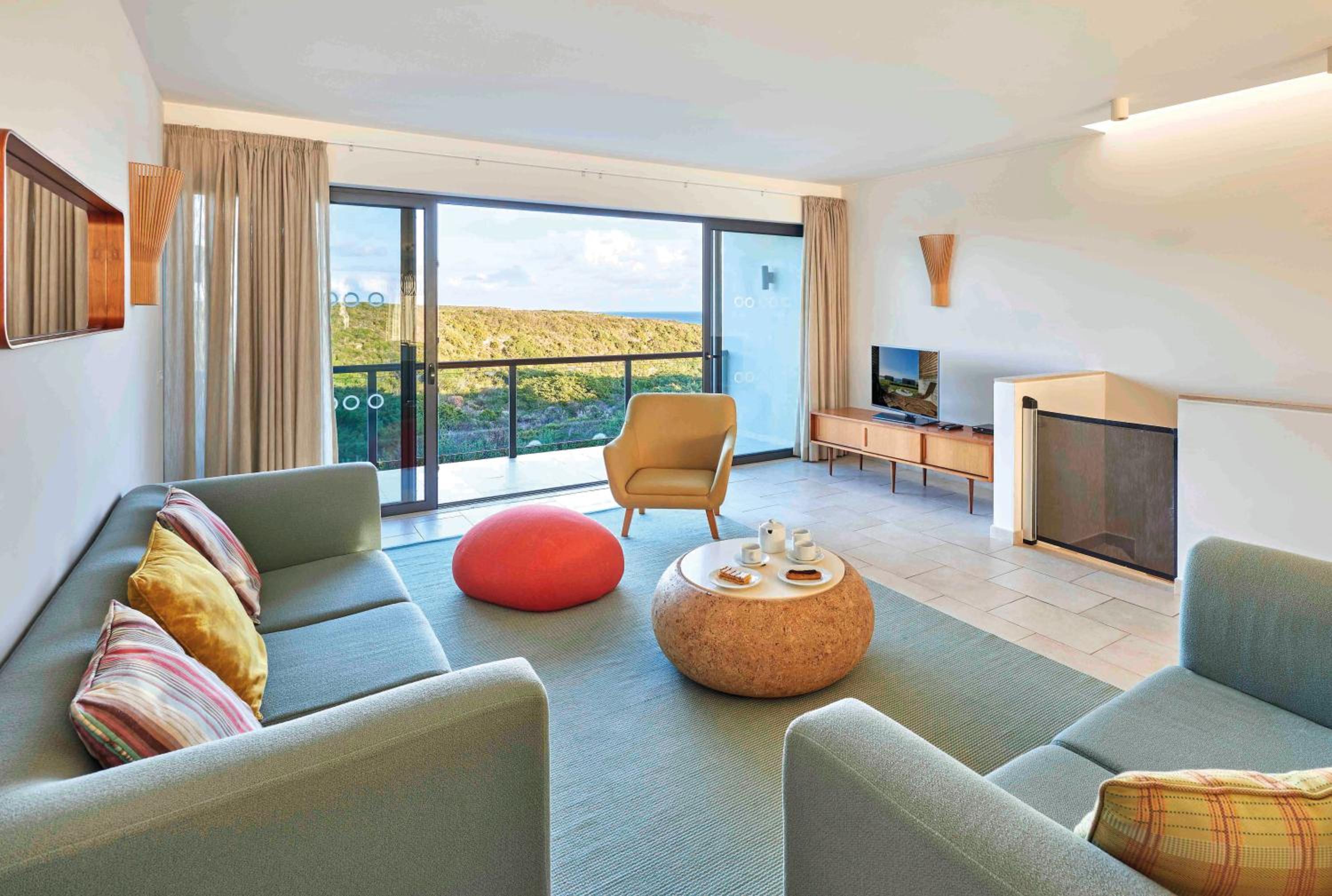 3 Bedrooms, House