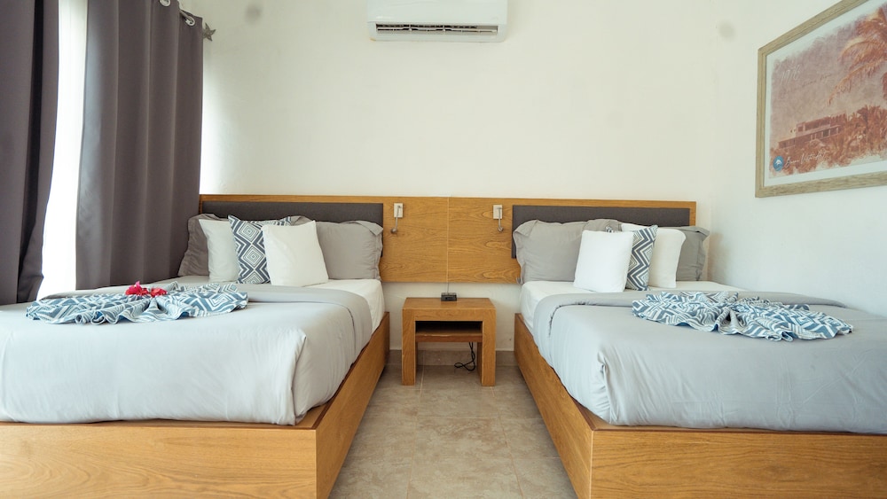 غرفة بريميوم بسريرين مزدوجين، Buena Vista Oceanfront & Hot Springs Resort 2/3