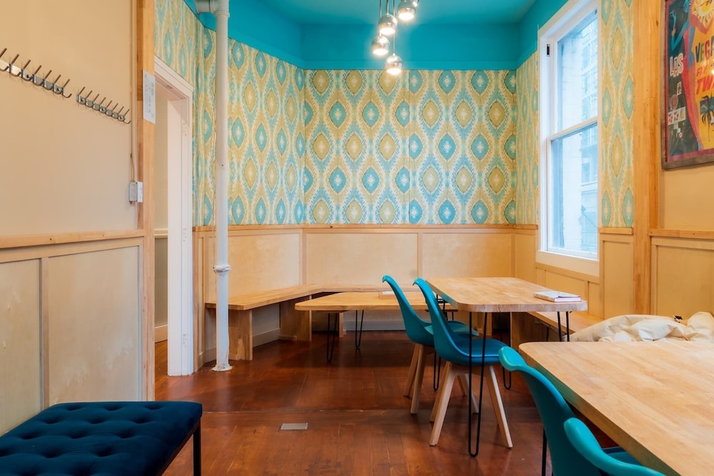 Cambie Downtown Hostel 23/27