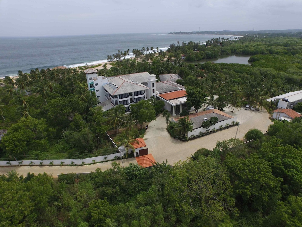 Lagoon Paradise Beach Resort 46/60