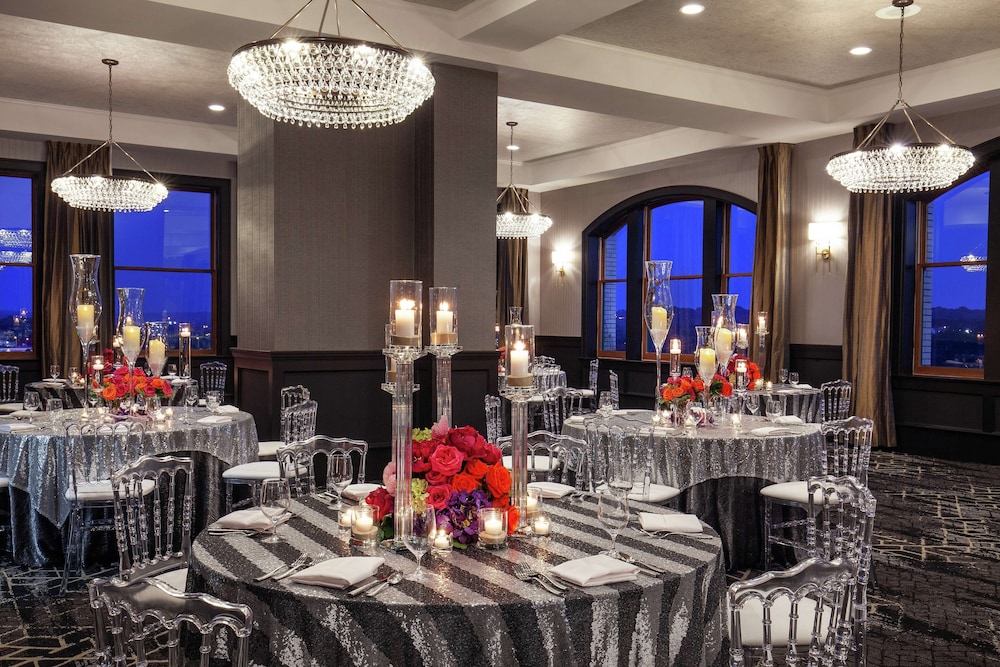 DoubleTree by Hilton Youngstown Downtown 36/46