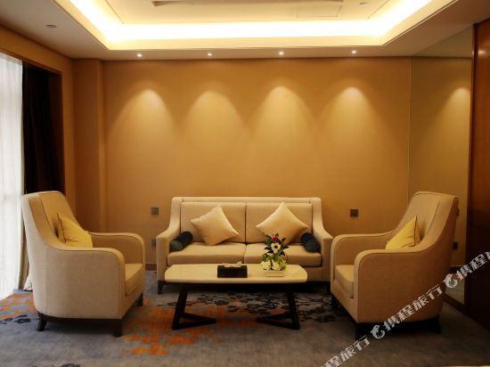 Xinhua Jian'guo Hotel 22/26