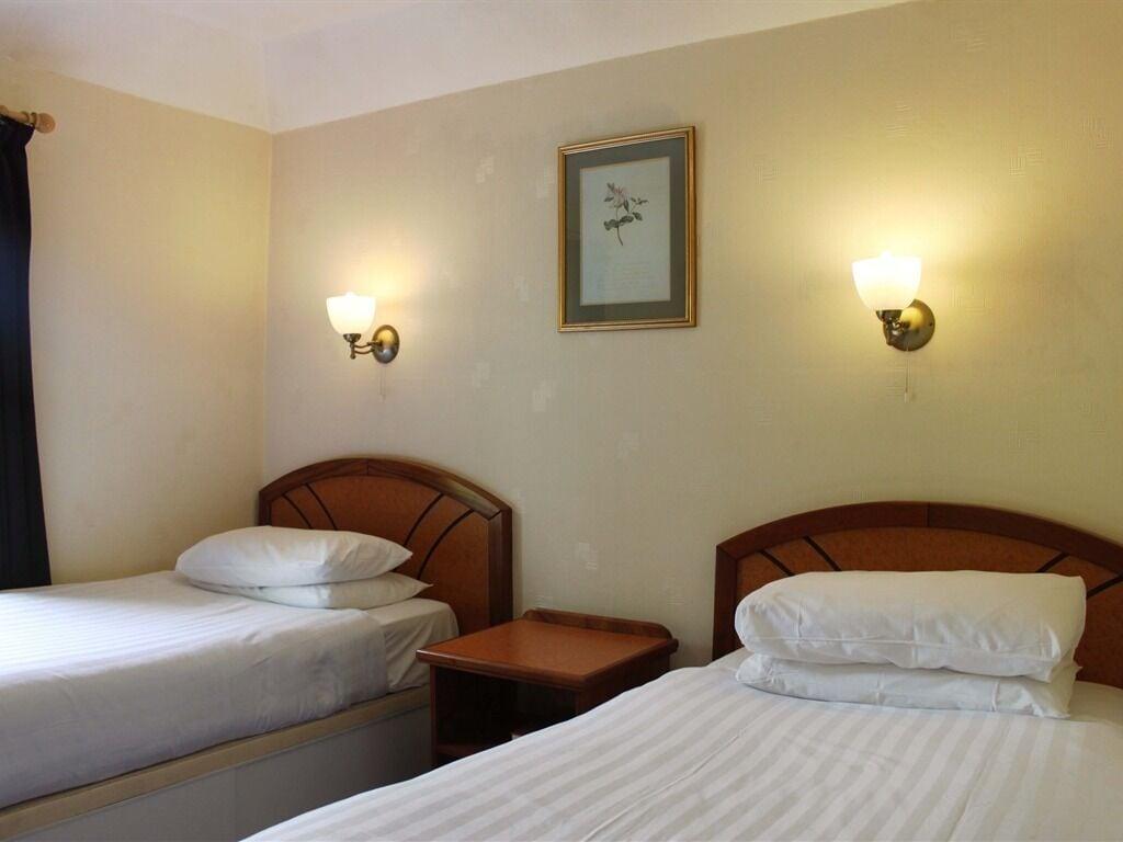 Sutherland Inn 11/26