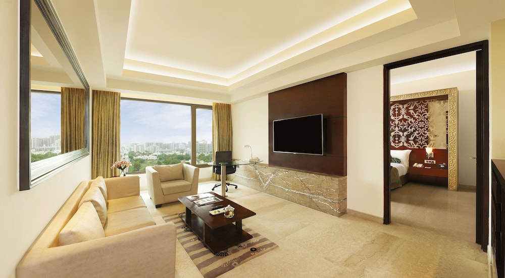 Crowne Plaza Ahmedabad City Centre 39/70