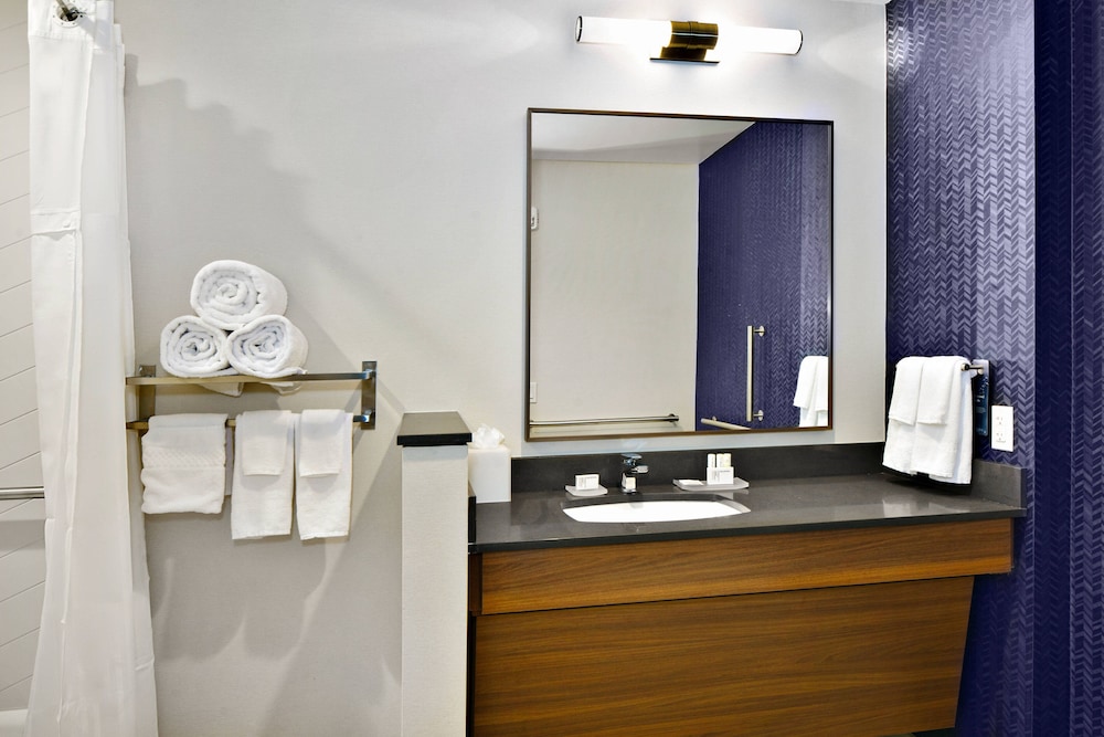 Fairfield by Marriott Inn & Suites Deerfield Beach Boca Raton 22/48