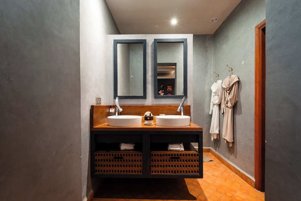 Riad Ysalis 50/50
