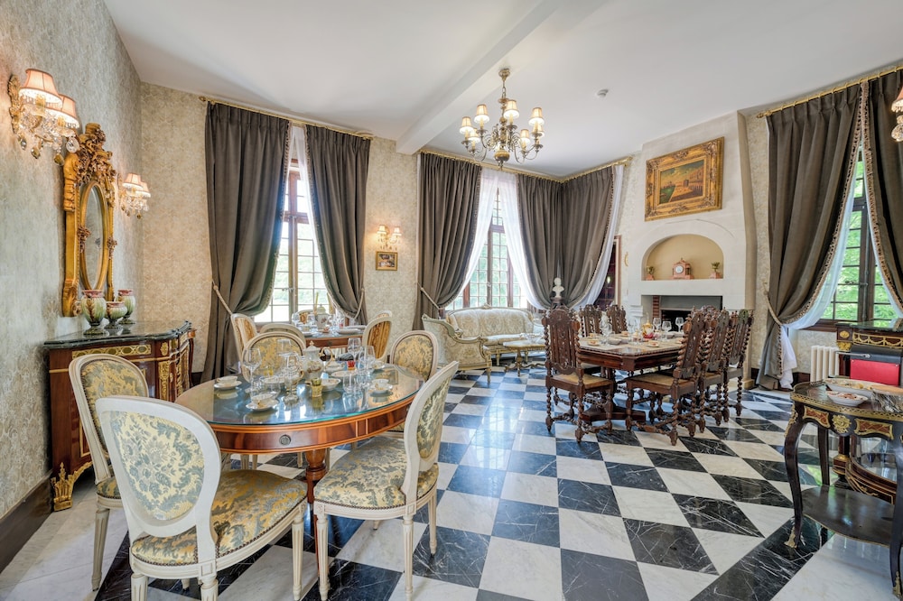 Le Petit Chateau de Barbizon au Bois du Mee 42/61