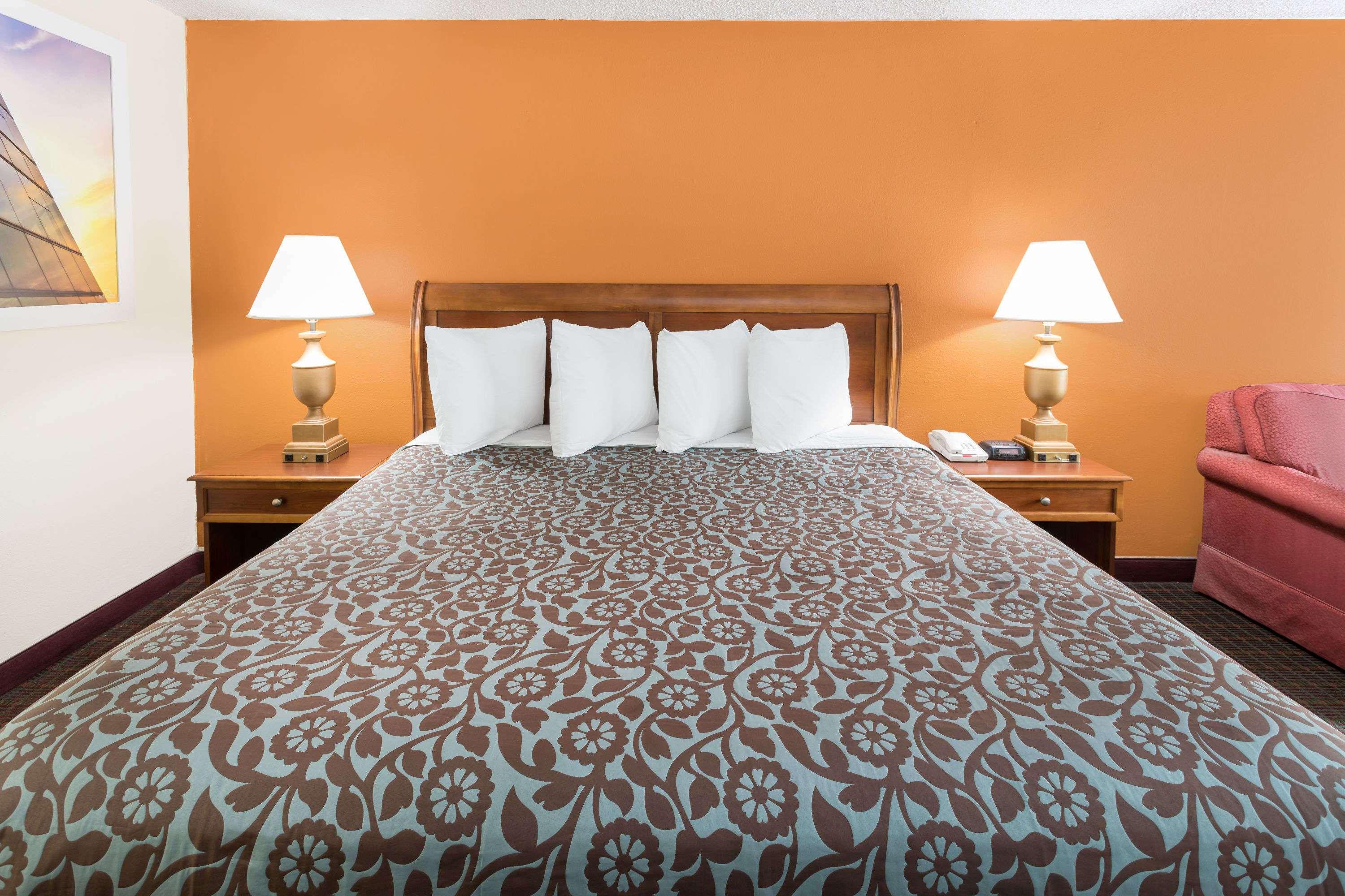 Days Inn By Wyndham Orangeburg South 7/17