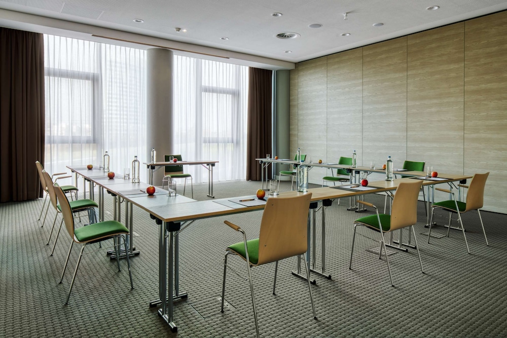 IntercityHotel Amsterdam Airport 52/60