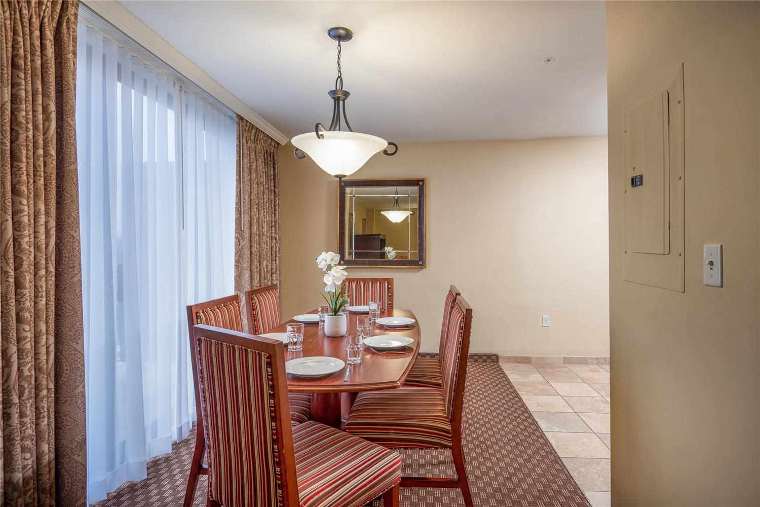 Clarion Collection Hotel Arlington Court Suites 17/28