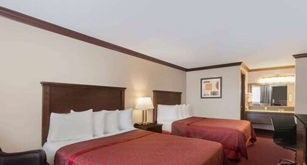 Days Inn By Wyndham Auburn 13/21
