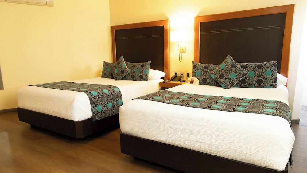 STANDARD, 2 DOUBLE BEDS