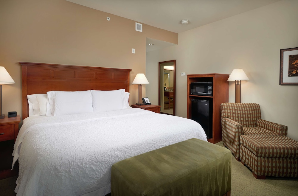 Hampton Inn and Suites Salem 19/42