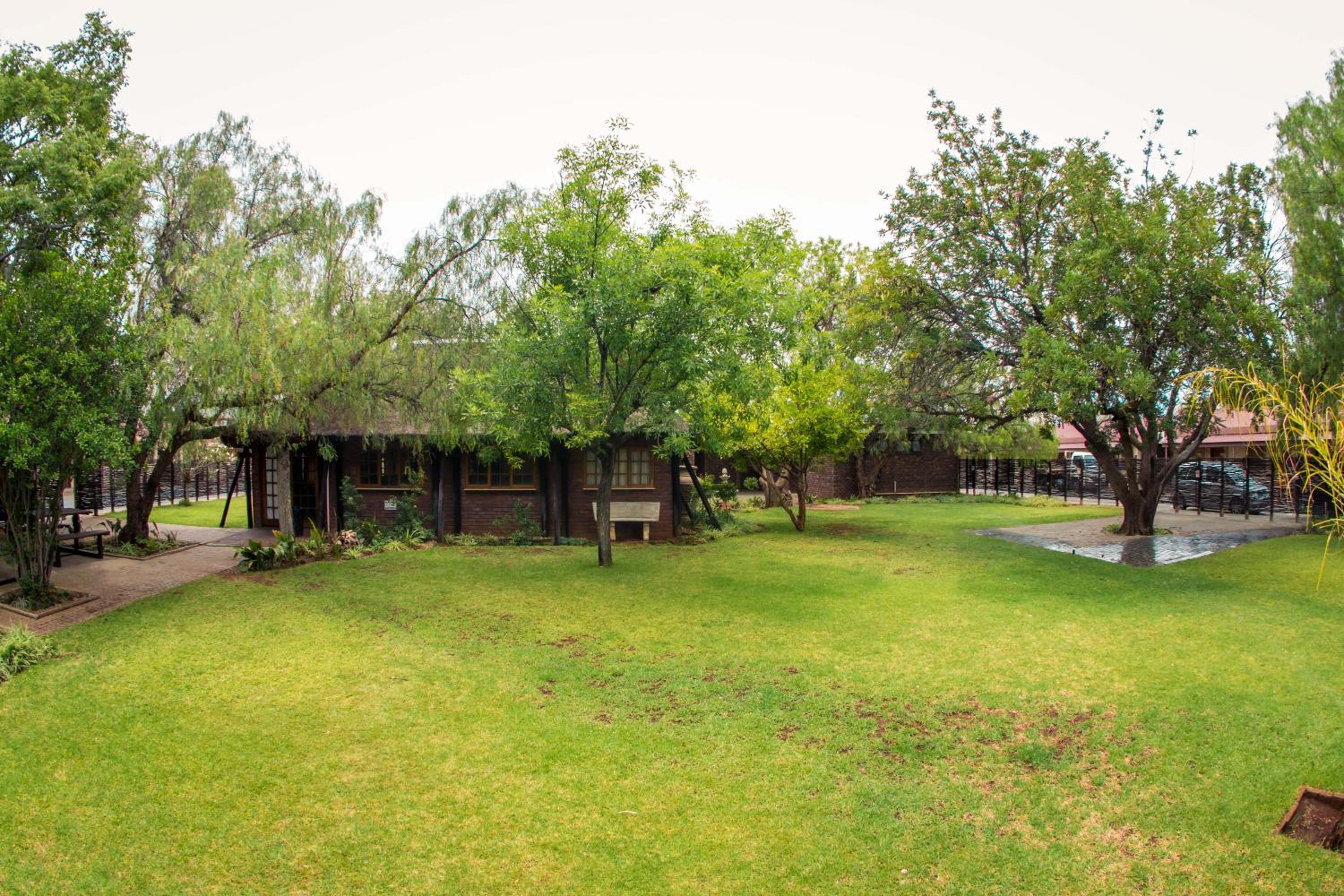 Horseshoe Inn 36/39