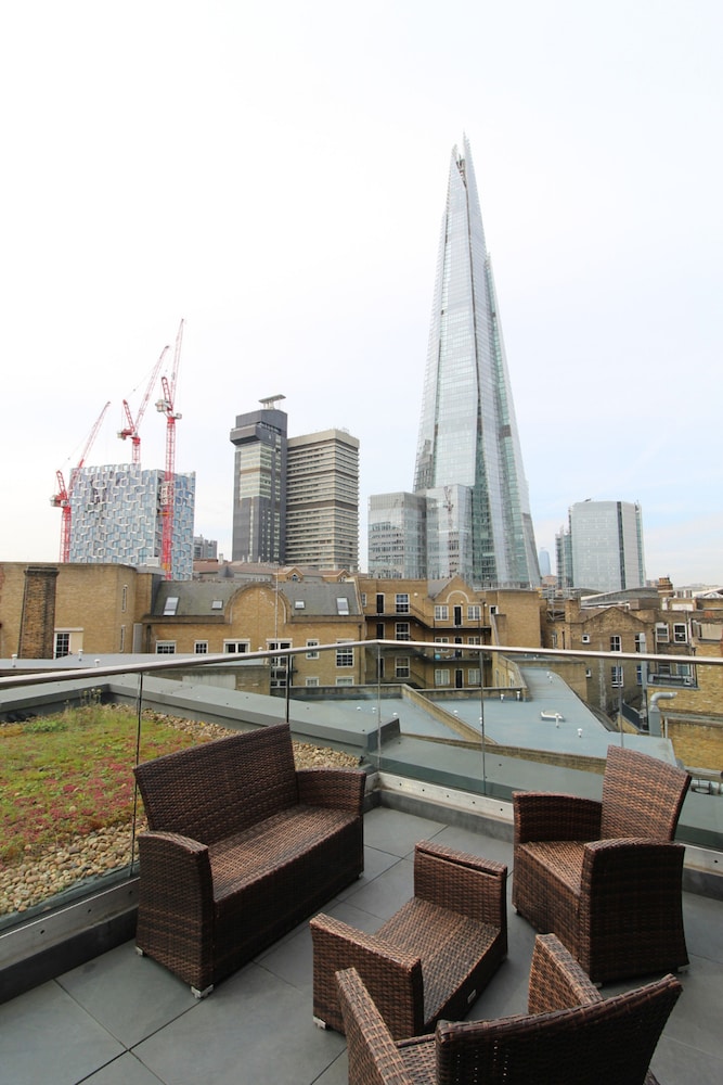 London Bridge – Tooley St 18/23