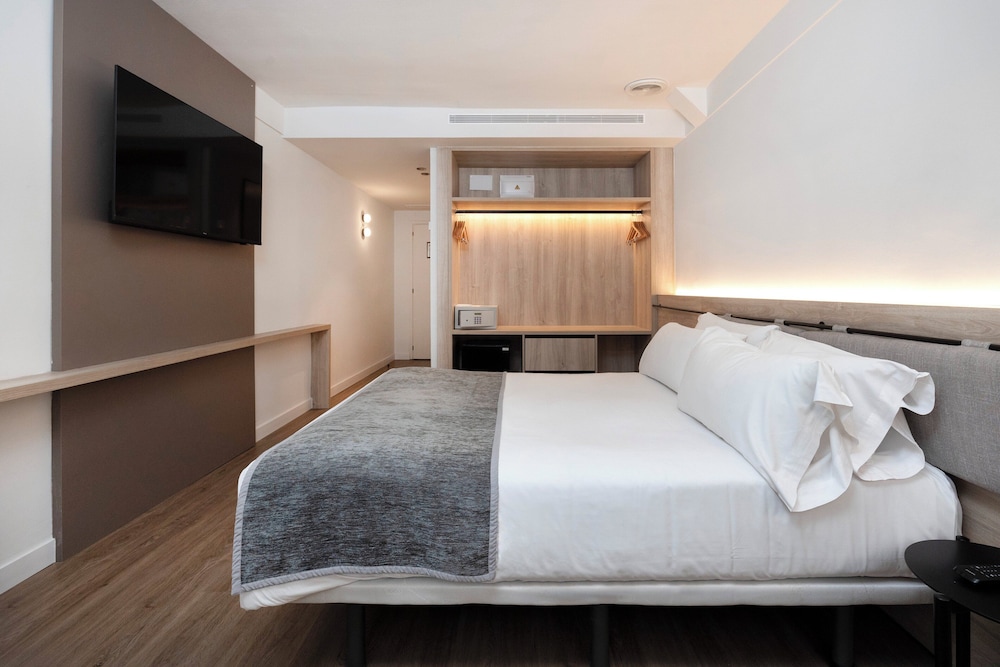 Standard, Double Bed