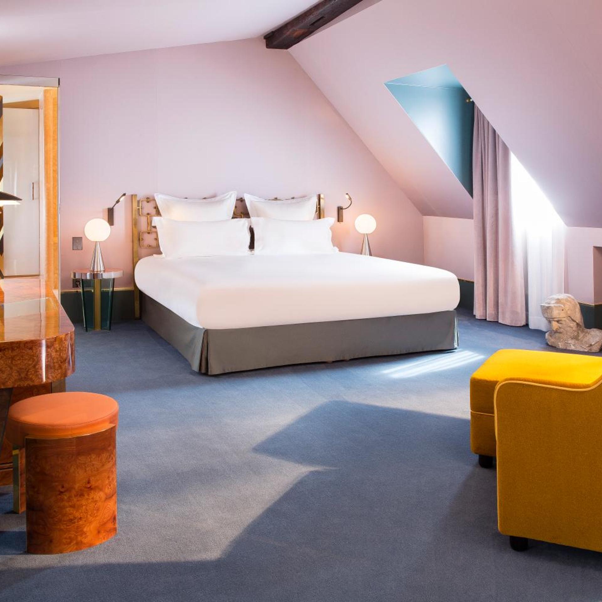 Suite, King Bed, with Pool
