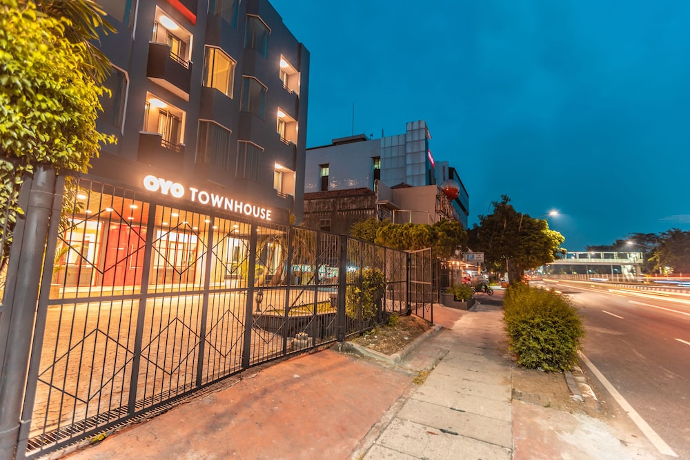 OYO Townhouse 2 Hotel Gunung Sahari 6/67