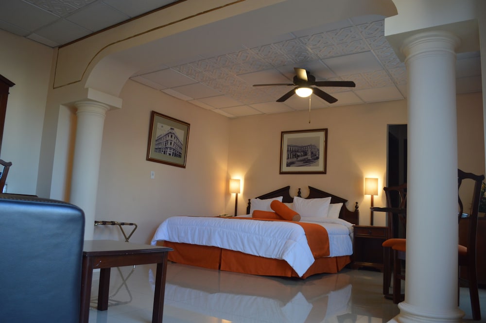 SUPERIOR, SUITE, KING BED