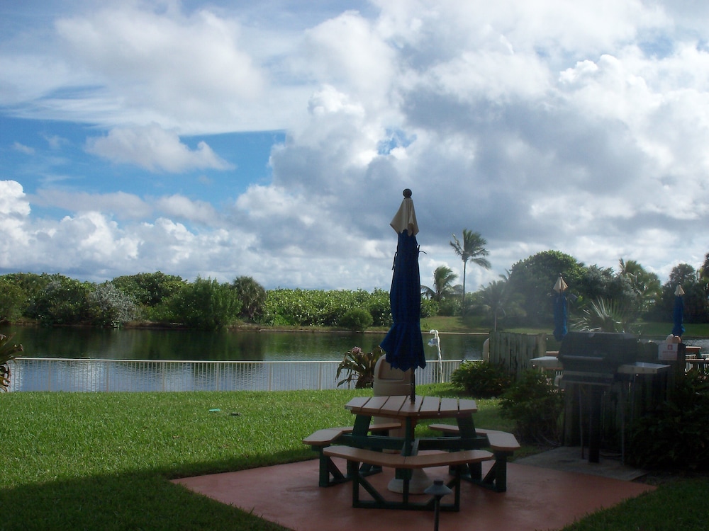 Canada House Pompano Beach 21/25