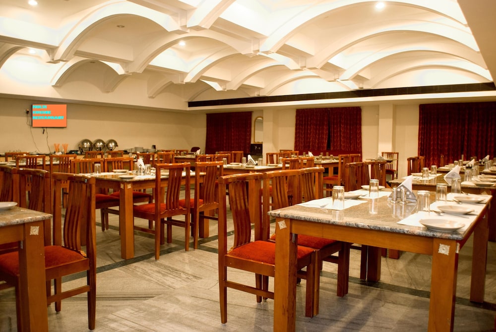 HOTEL RAJADHANE 44/53