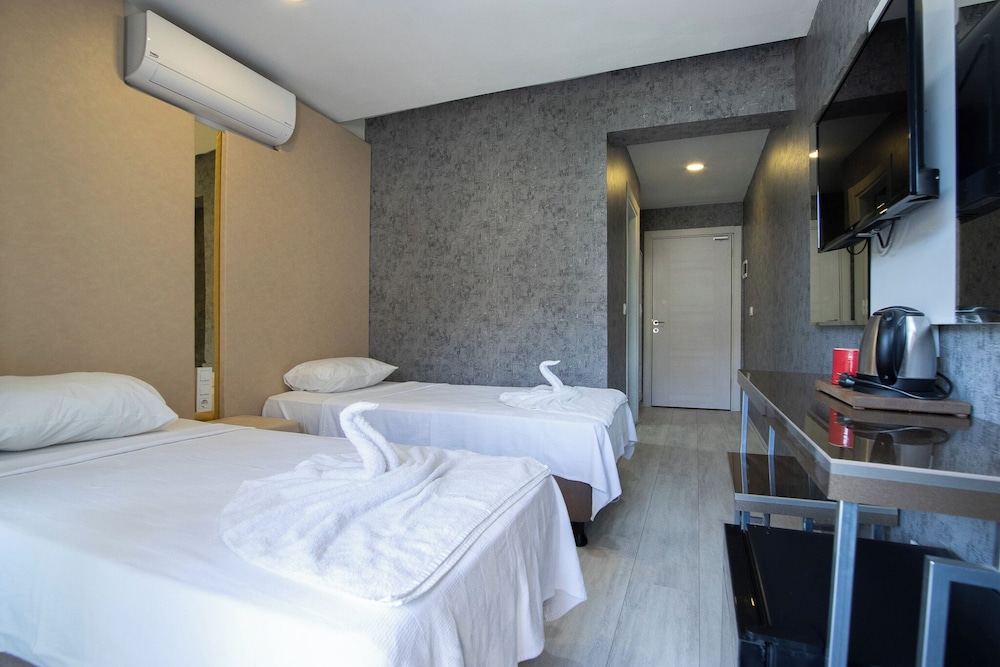 Emilia Hotel 29/88