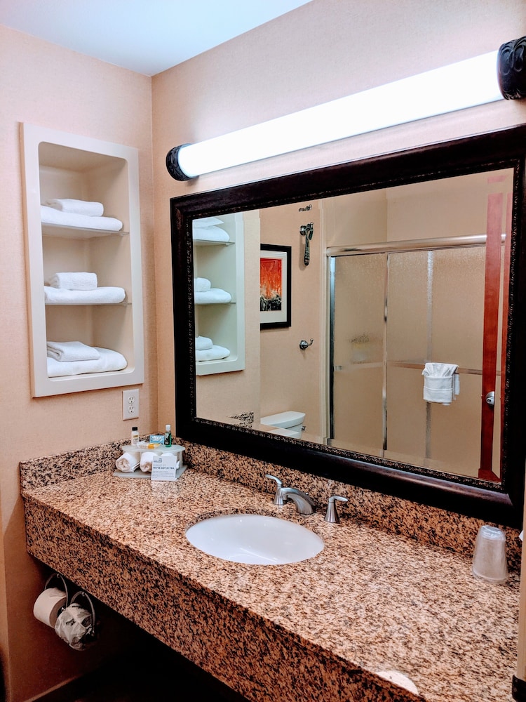 Holiday Inn Express Hotel Suites Loveland 16/56