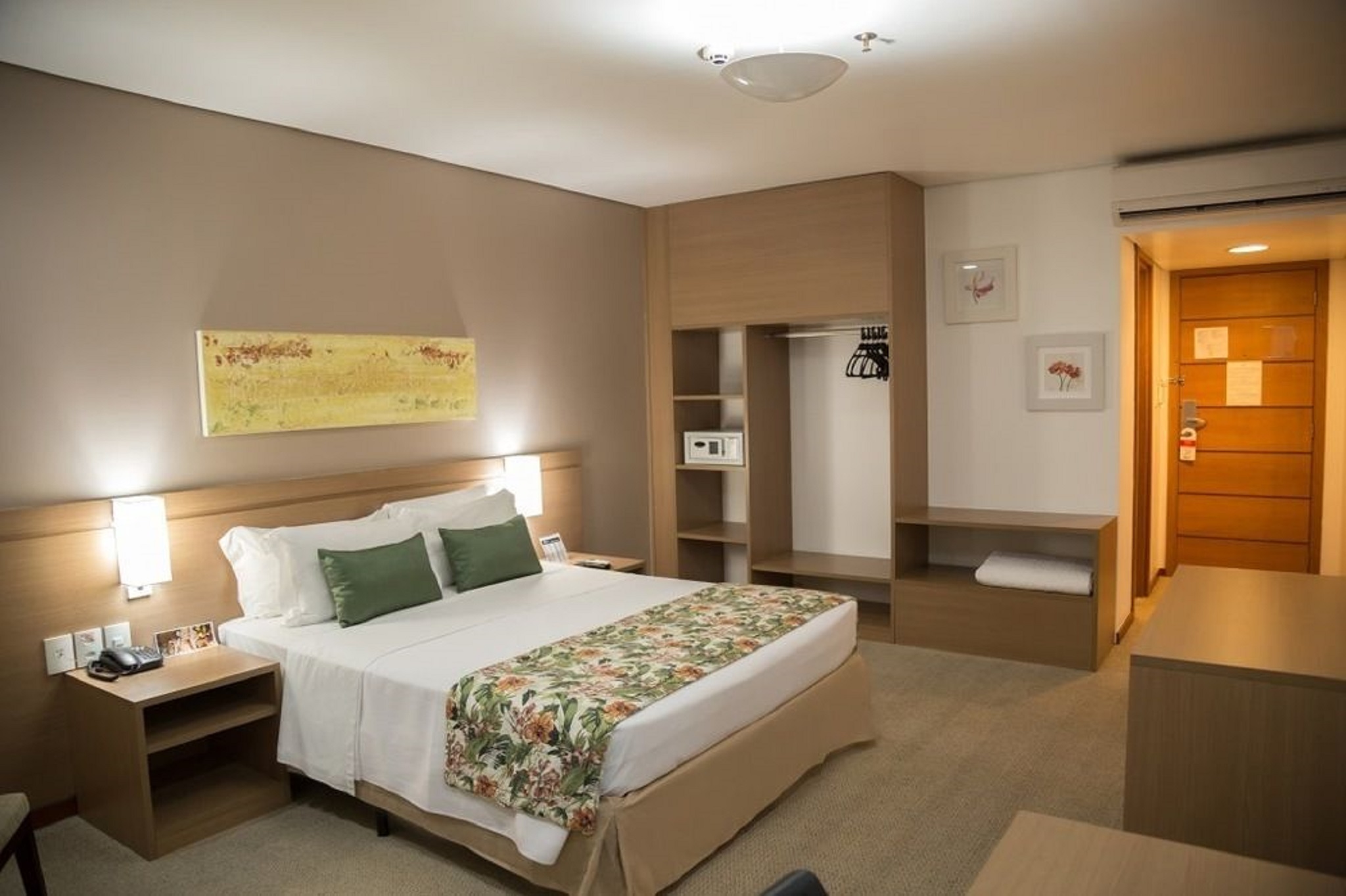 Deluxe, Queen Bed