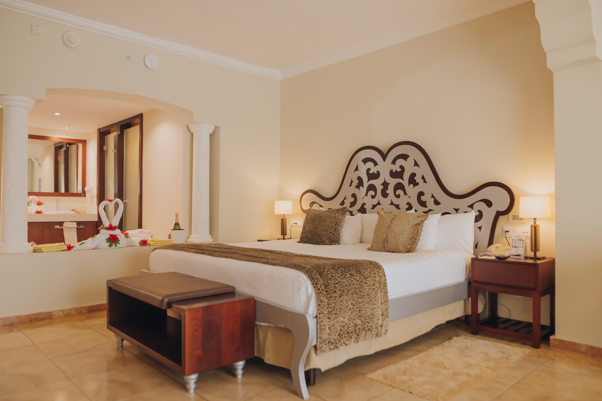 Junior Suite, Ocean View, Majestic Colonial Punta Cana - All Inclusive 2/2