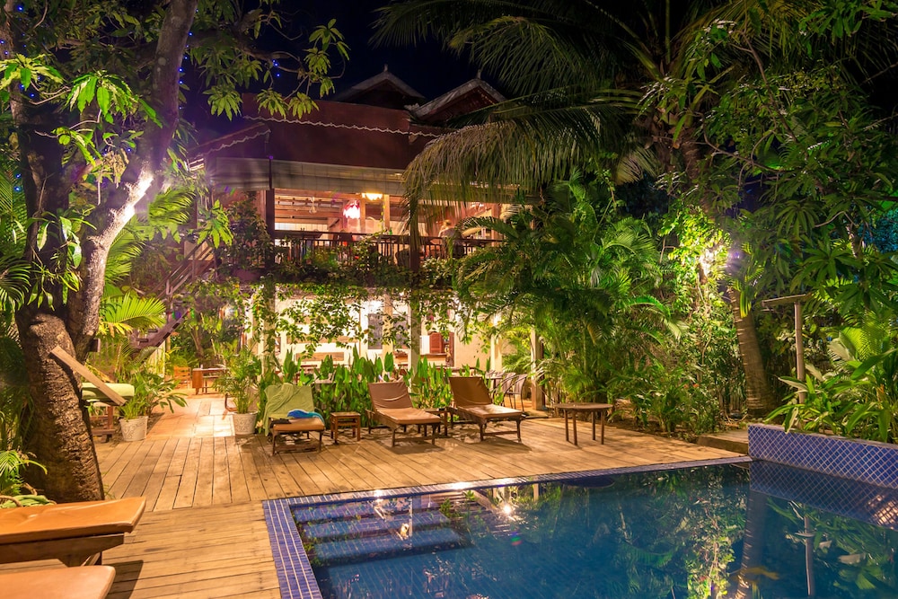 Sambor Village Hotel 65/67