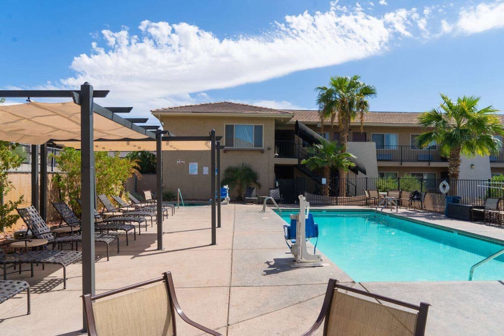 Days Inn by Wyndham Lake Havasu 9/36